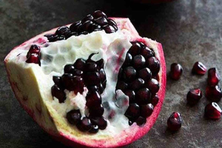 How the Pomegranate can stop the Elderly Look